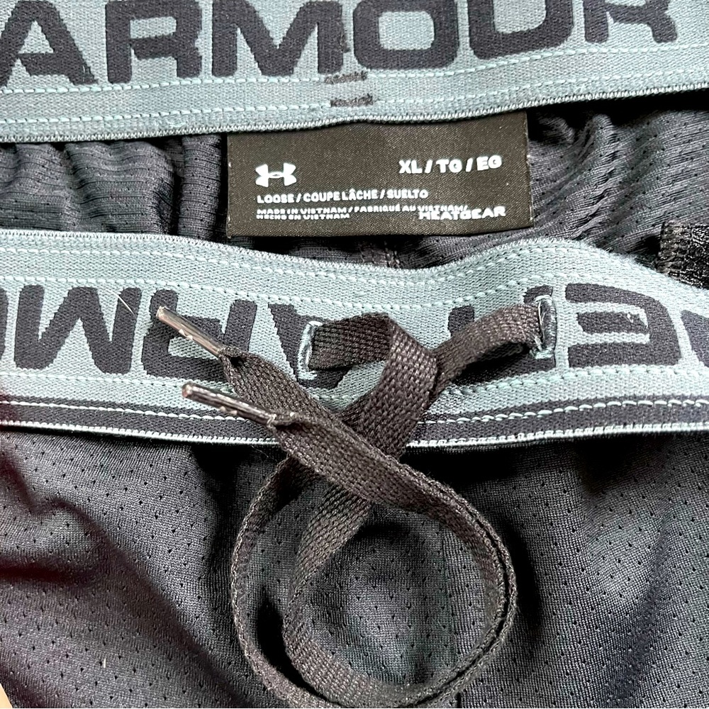 Men’s Athletic Under Armour Shorts XL - Picture 2 of 3